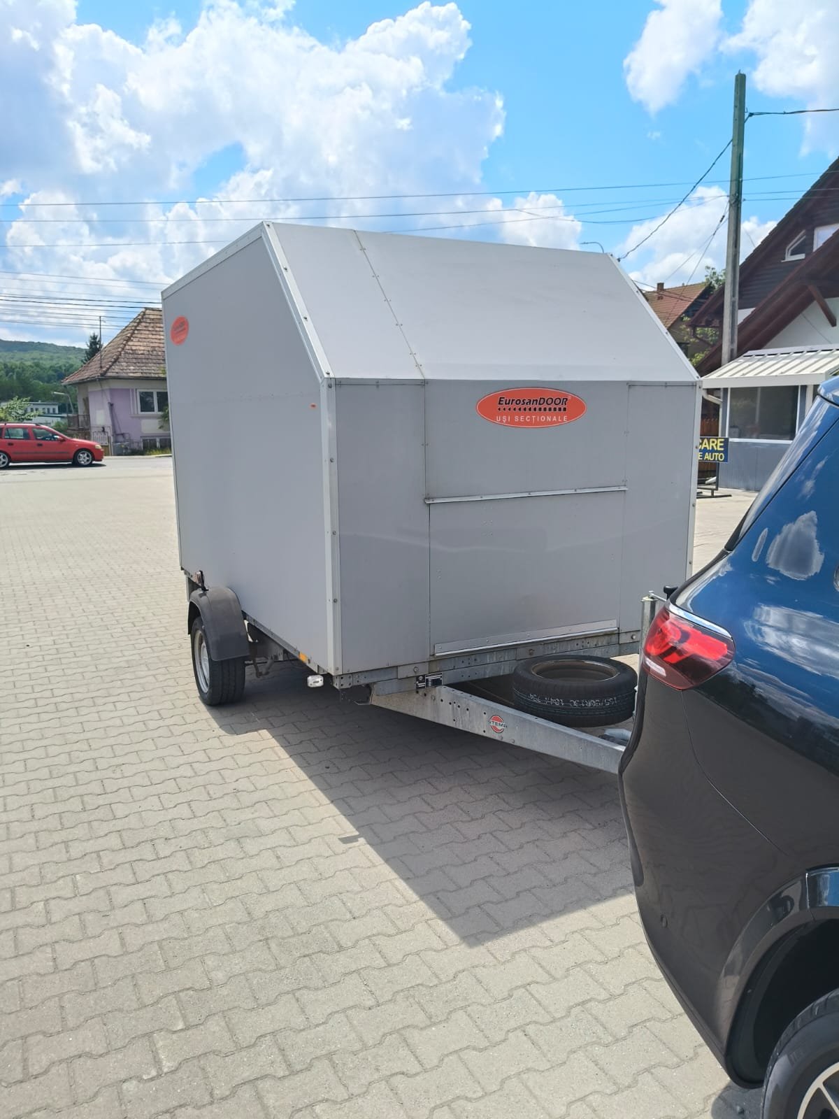 Închiriere Remorcă specială cu rampă 500 kg, platformă 2x3 m, sistem de frânare propriu - imagine 2