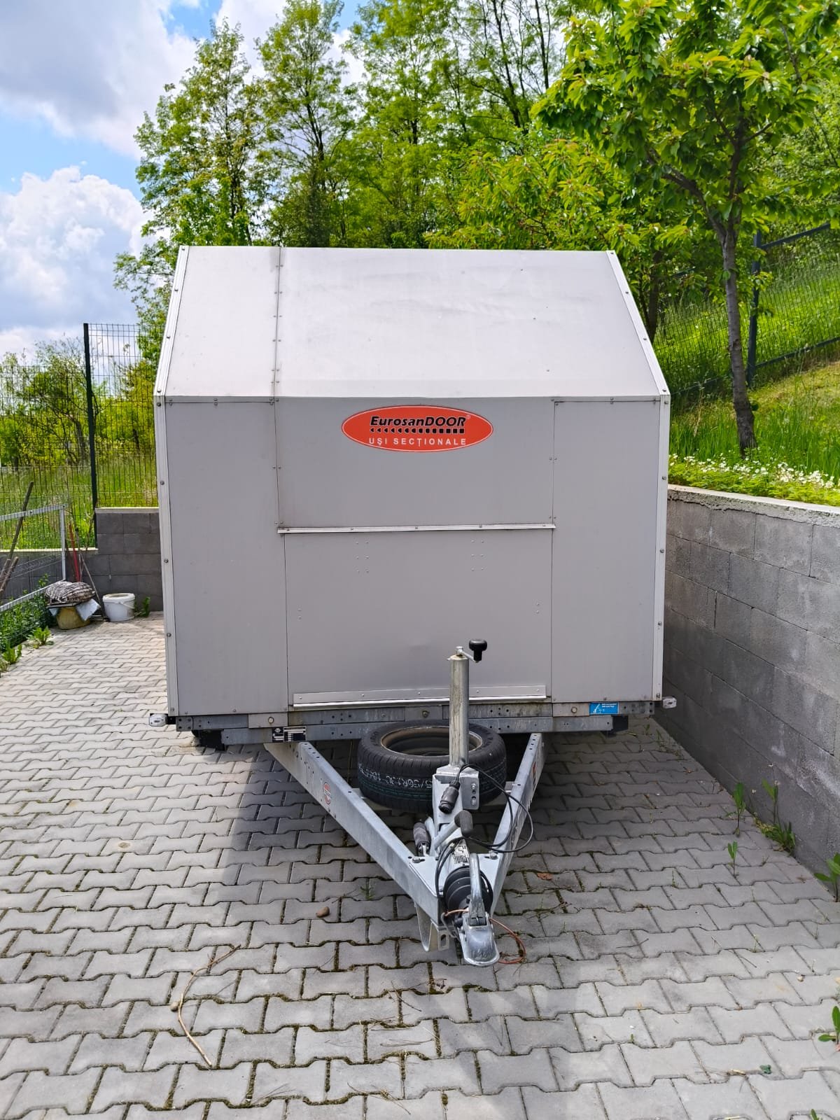 Închiriere Remorcă specială cu rampă 500 kg, platformă 2x3 m, sistem de frânare propriu - imagine 4